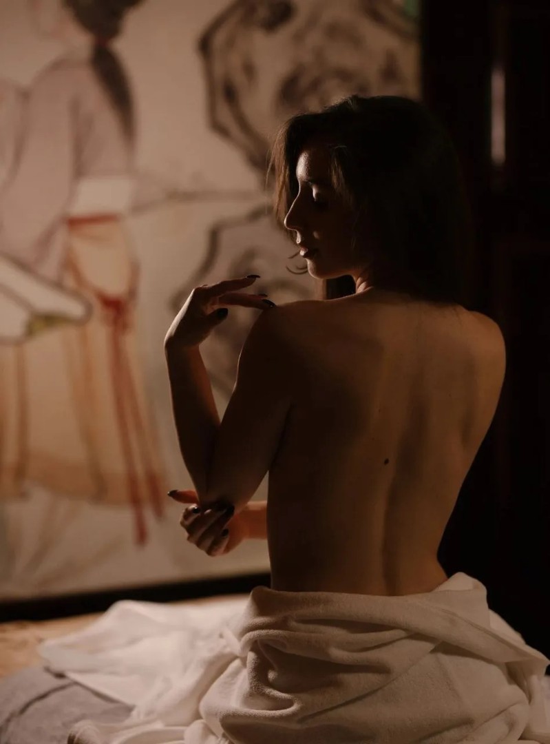 Королевский массаж - Ваше полное погружение в атмосферу роскоши и абсолютного покоя. - фото услуги